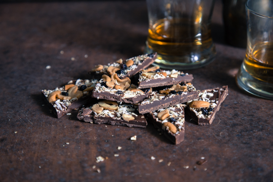 dark-chocolate-bark-with-cashews-coconut-and-currants-fake-food-free