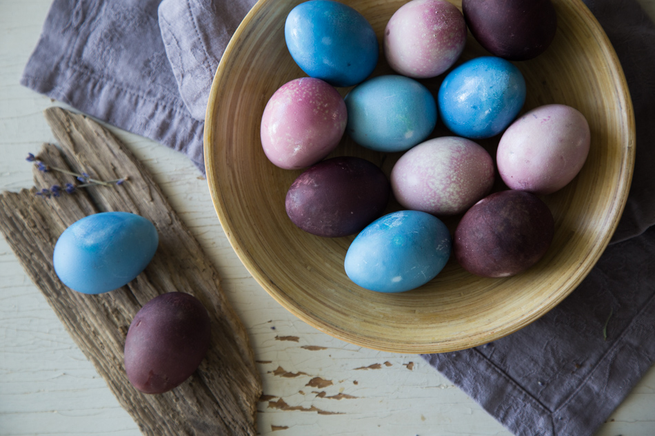 How to dye Easter Eggs (naturally!) No atrificial colors! Naturally dy